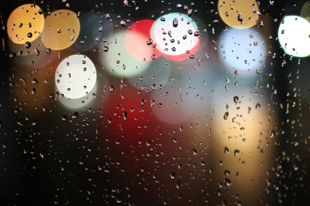 网易云音乐热评《下雨了》 ​
